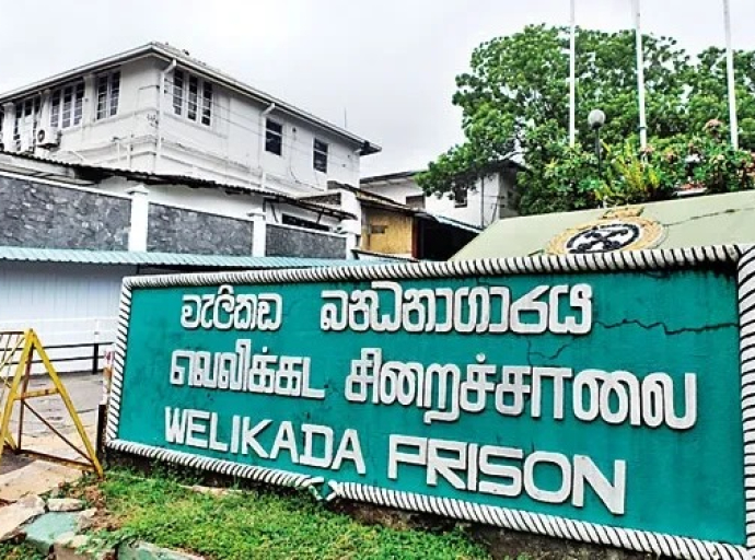 சீரற்ற வானிலையால் பாதிக்கப்பட்ட கொழும்பு மக்களுக்கு வெலிக்கடை சிறைச்சாலை கைதிகள் தமது மதிய உணவை பரித்தியாகம் செய்தனர்.